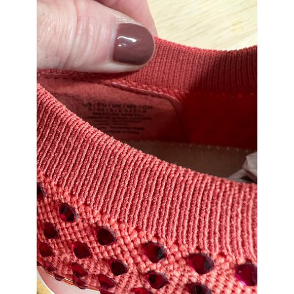 Kenneth Cole Reaction Rhinestone  Sneakers Coral  Pink Slip On NWB Size 5 - Picture 7 of 8